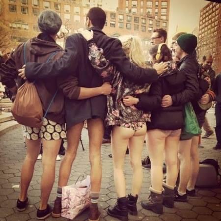 Foto : Yang Tertinggal Dari &quot;No Pants Subway Ride&quot;