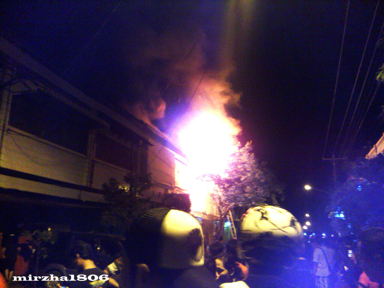 &#91;Berita&#93; &#91;PIC Inside&#93; Kebakaran Pasar Ratu #Jepara 28 Februari 2014