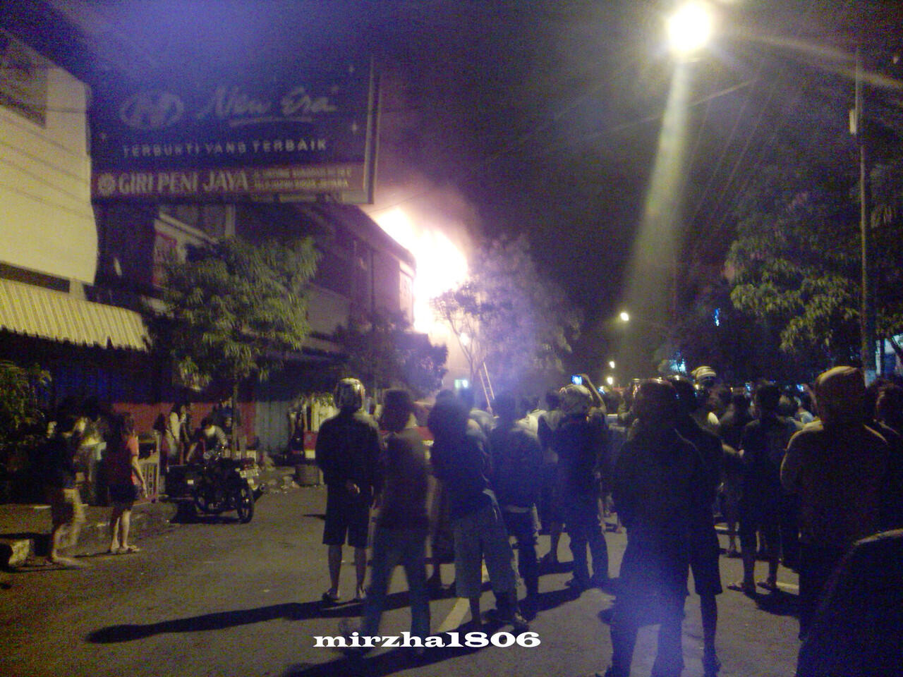 &#91;Berita&#93; &#91;PIC Inside&#93; Kebakaran Pasar Ratu #Jepara 28 Februari 2014