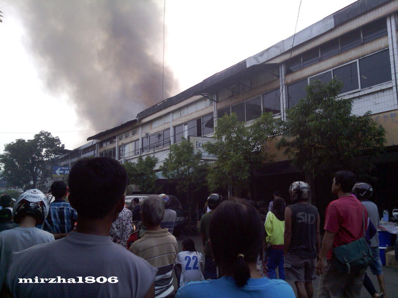 &#91;Berita&#93; &#91;PIC Inside&#93; Kebakaran Pasar Ratu #Jepara 28 Februari 2014