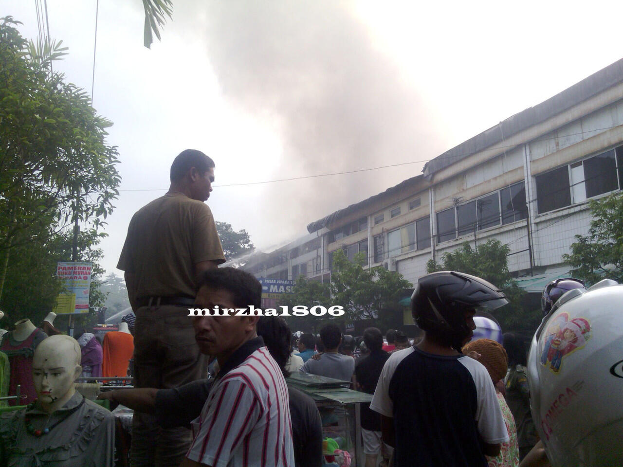 &#91;Berita&#93; &#91;PIC Inside&#93; Kebakaran Pasar Ratu #Jepara 28 Februari 2014