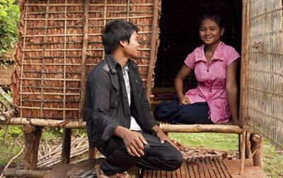 Tradisi &quot;Pondok Cinta&quot; Suku Kreung Kamboja