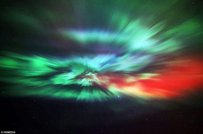 Pemandangan Spektakuler Aurora Borealis di Langit Inggris