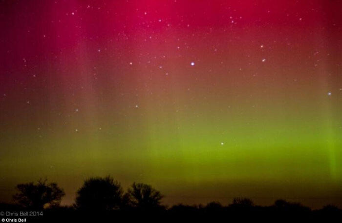 Pemandangan Spektakuler Aurora Borealis di Langit Inggris