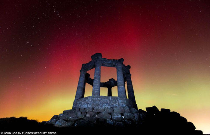 Pemandangan Spektakuler Aurora Borealis di Langit Inggris