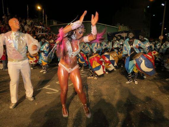 &quot; HOT &quot; Carnival girl, dari festival montevideo Uruguay ! ( Bocah cilik- lewat aja )