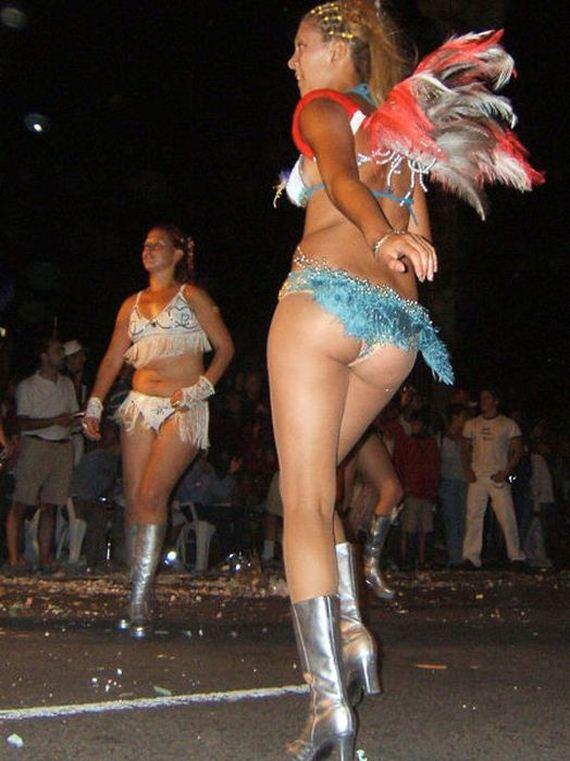 &quot; HOT &quot; Carnival girl, dari festival montevideo Uruguay ! ( Bocah cilik- lewat aja )