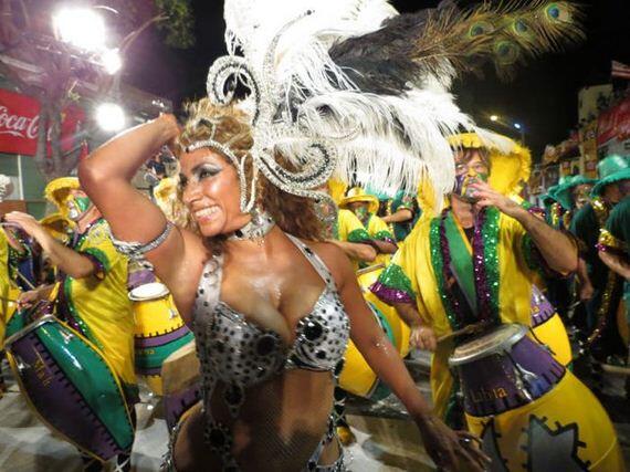 &quot; HOT &quot; Carnival girl, dari festival montevideo Uruguay ! ( Bocah cilik- lewat aja )