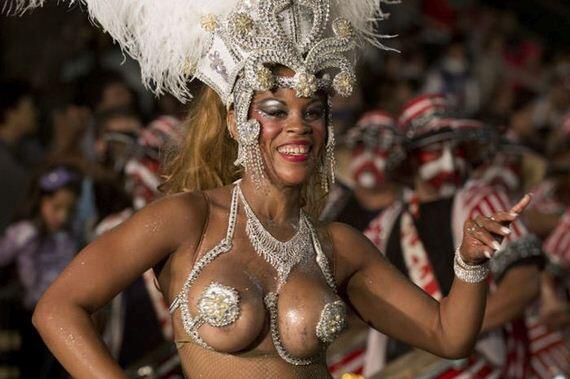 &quot; HOT &quot; Carnival girl, dari festival montevideo Uruguay ! ( Bocah cilik- lewat aja )