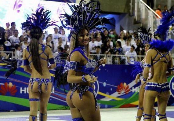 &quot; HOT &quot; Carnival girl, dari festival montevideo Uruguay ! ( Bocah cilik- lewat aja )