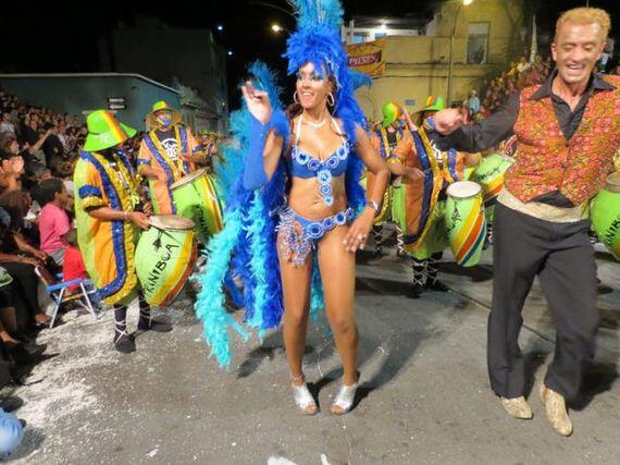 &quot; HOT &quot; Carnival girl, dari festival montevideo Uruguay ! ( Bocah cilik- lewat aja )