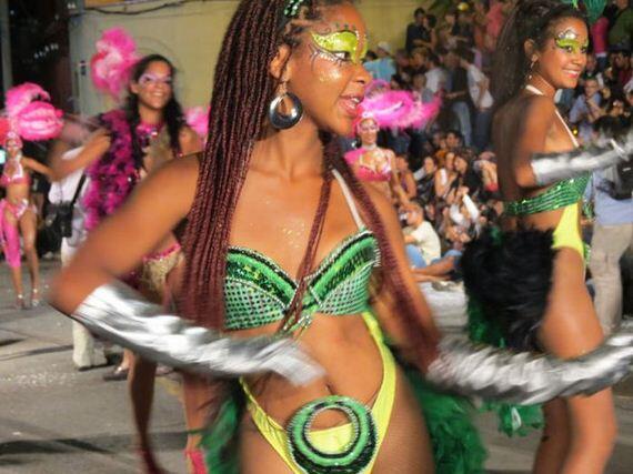 &quot; HOT &quot; Carnival girl, dari festival montevideo Uruguay ! ( Bocah cilik- lewat aja )