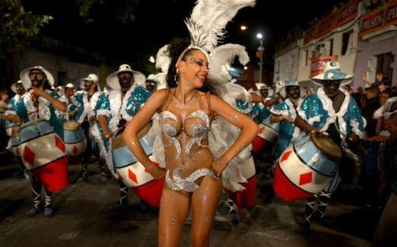 &quot; HOT &quot; Carnival girl, dari festival montevideo Uruguay ! ( Bocah cilik- lewat aja )