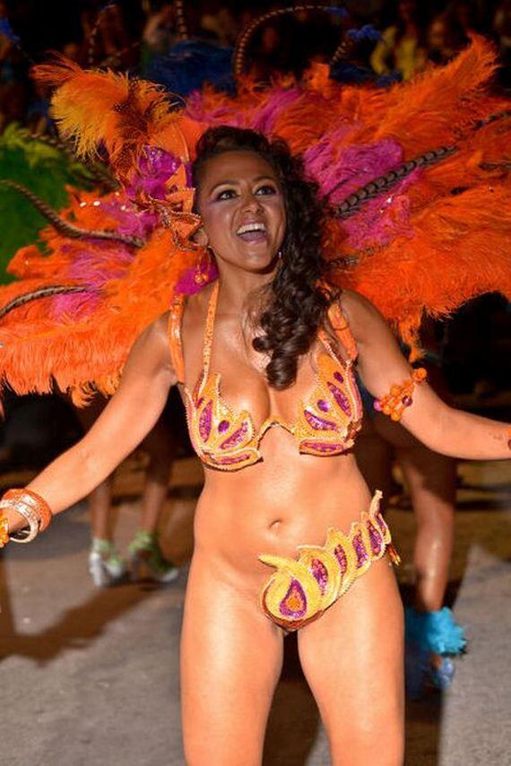 &quot; HOT &quot; Carnival girl, dari festival montevideo Uruguay ! ( Bocah cilik- lewat aja )