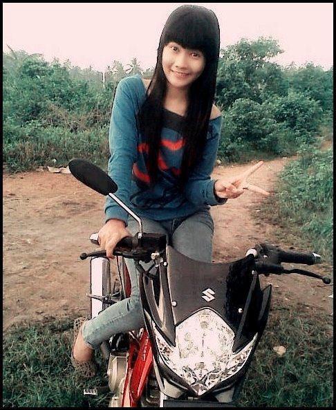 Cewek di atas motor (cewek masuk ajaaa)