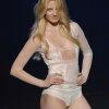 Model Paris Pamerkan Pakaian Dalam di Etam Fashion Week (BB++)