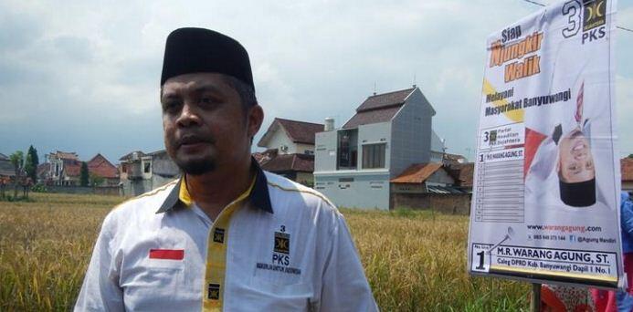 Pasang Foto Terbalik, Caleg Ini Siap Jungkir Balik untuk Rakyat