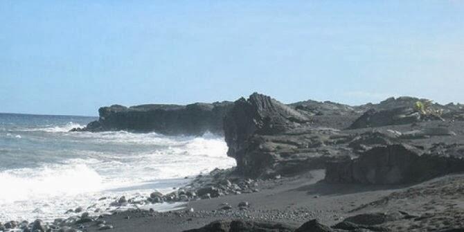 9 Pantai Berpasir Hitam nan Eksotis