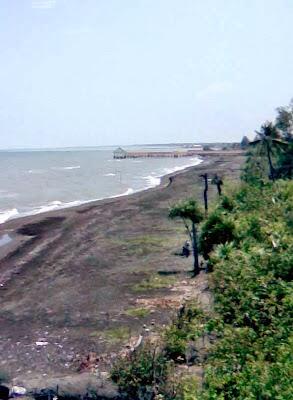 9 Pantai Berpasir Hitam nan Eksotis