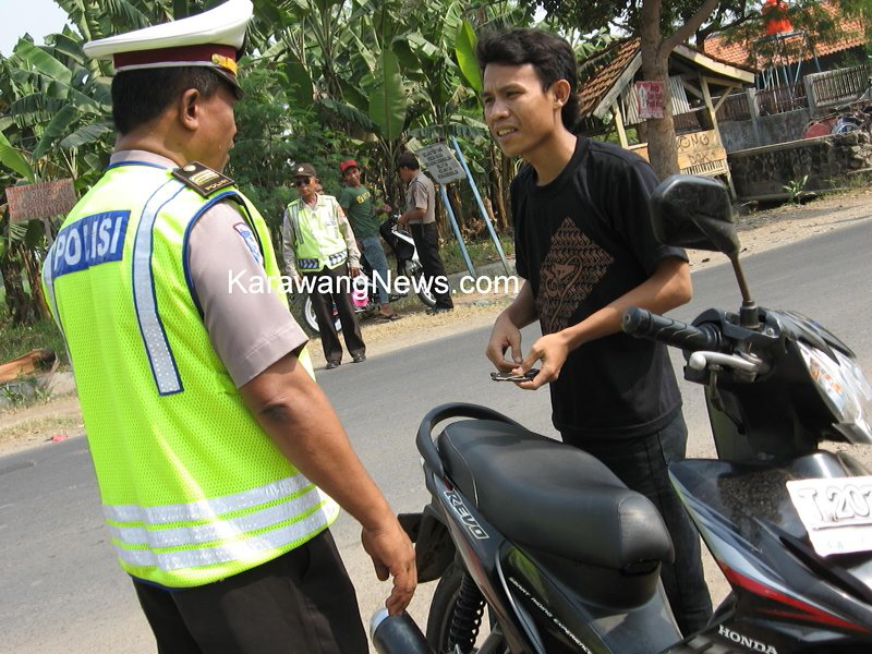 Pengendara motor ini menyindir ane untuk safety ridding gan