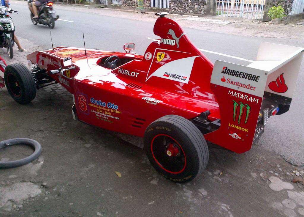 Kerenz nih kk.. : Pria Lombok Ciptakan Ferrari F1-nya Sendiri!