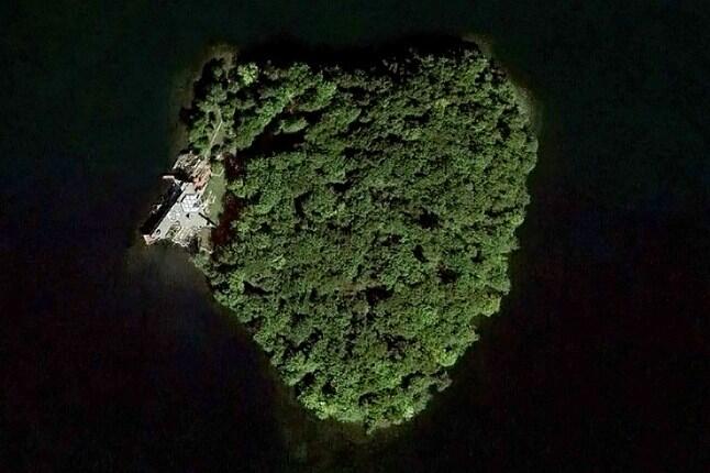 Banyak HATI ditengah laut gan, so sweet. (FENOMENA ALAM) 