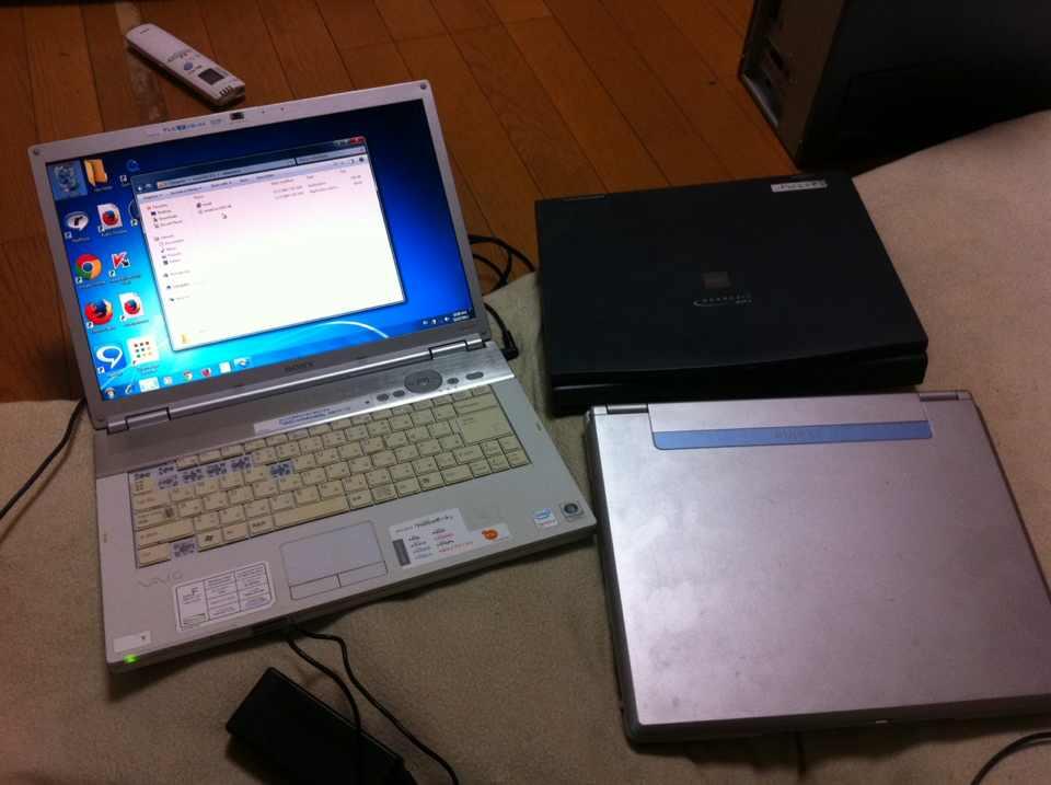(ASK) Nemu laptop bekas 3 biji di samping bak sampah