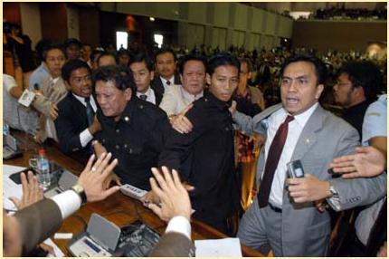  90,5 persen anggota DPR mencalonkan kembali? Yakin memilih mereka &quot;lagi&quot; ? *PENTING*