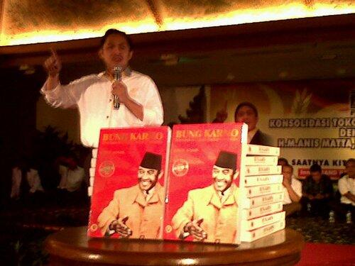 &#91;Kaca mana?&#93; Ketua Fraksi PKS HidayatNurWahid Menyindir Caleg Pendompleng Tokoh Besar