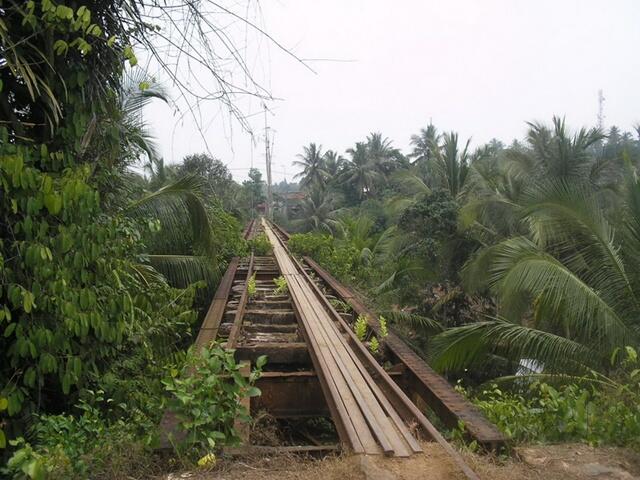 (WOW) Inilah Ujung Penghabisan Rel Kereta Api di Bagian Paling Barat Pulau Jawa