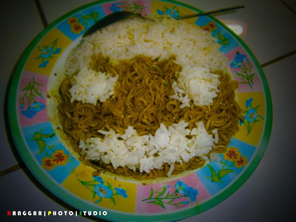 Apa yang ada dibak agan/sista ketika mendengar kata Indomie plus Nasi ?