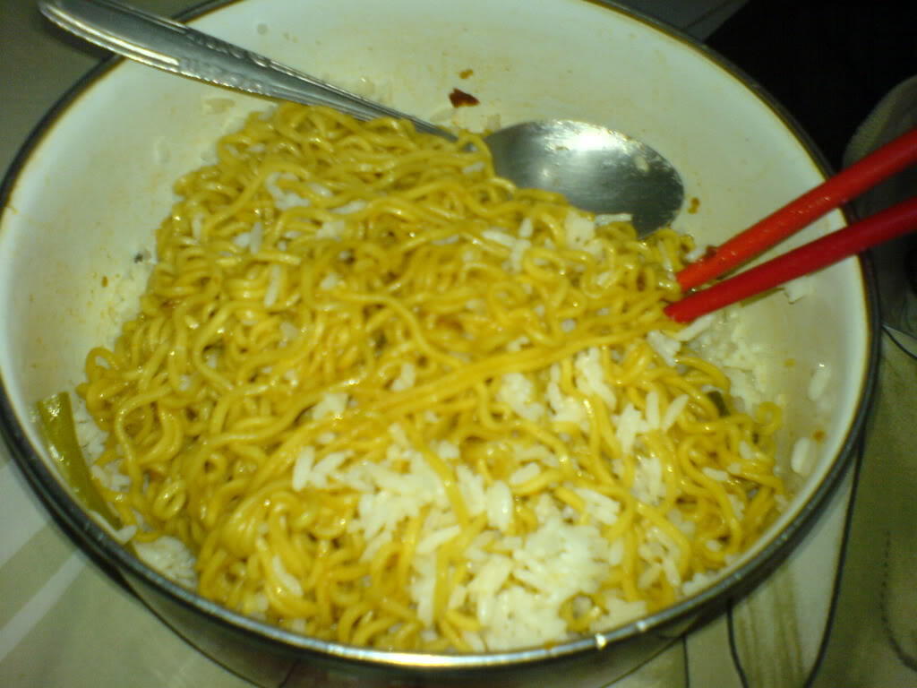 Apa yang ada dibak agan/sista ketika mendengar kata Indomie plus Nasi ?