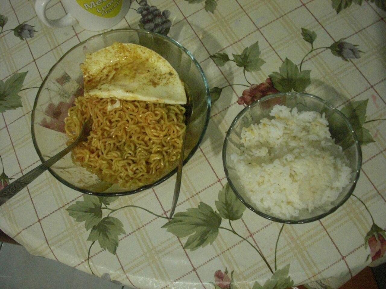Apa yang ada dibak agan/sista ketika mendengar kata Indomie plus Nasi ?