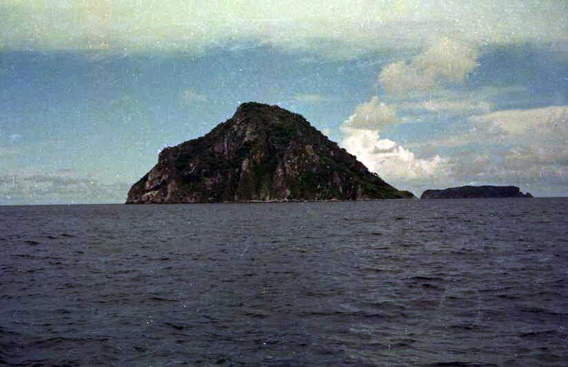 10 GUNUNG LAUT YANG KEREN
