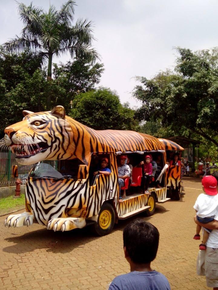 Pecel lesehan di Ragunan... Rasa kaki lima, Harga Bintang Lima...