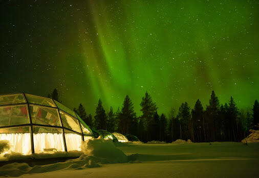 Gan,hotel ini dari dalam kamar kita bisa ngeliat pemandangan aurora!!!