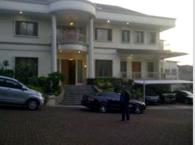 SUAMI ANGGOTA DPR MENYEKAP MANAGER DIMSUM KEMANG JAKARTA &#91;AROGAN&#93;