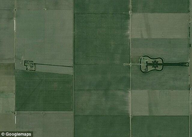 Simbol&quot; yang tertangkap oleh google earth