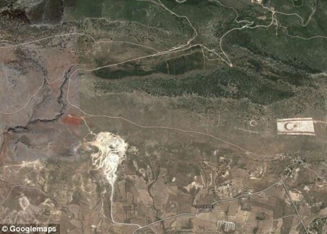 Simbol&quot; yang tertangkap oleh google earth