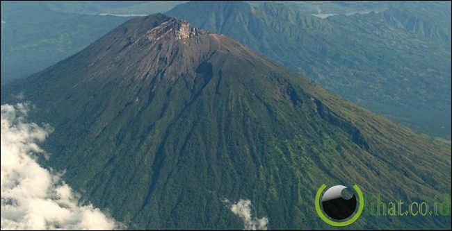 7 gunung yang paling angker di indonesia