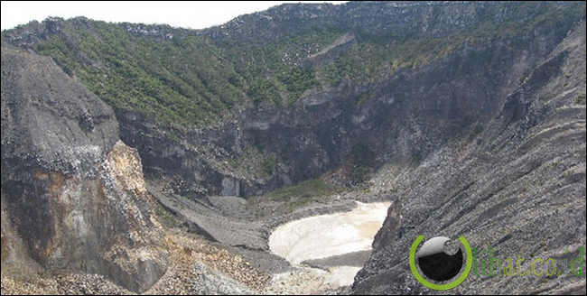 7 gunung yang paling angker di indonesia
