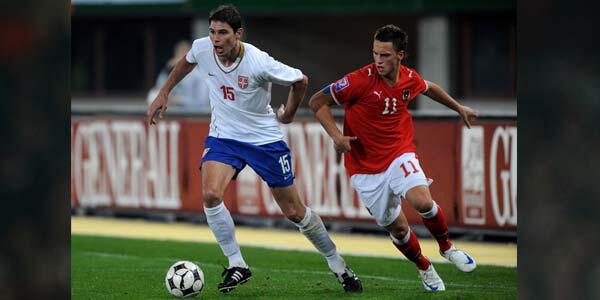 Inilah 10 Pemain Sepakbola Dengan Postur Tertinggi di Dunia