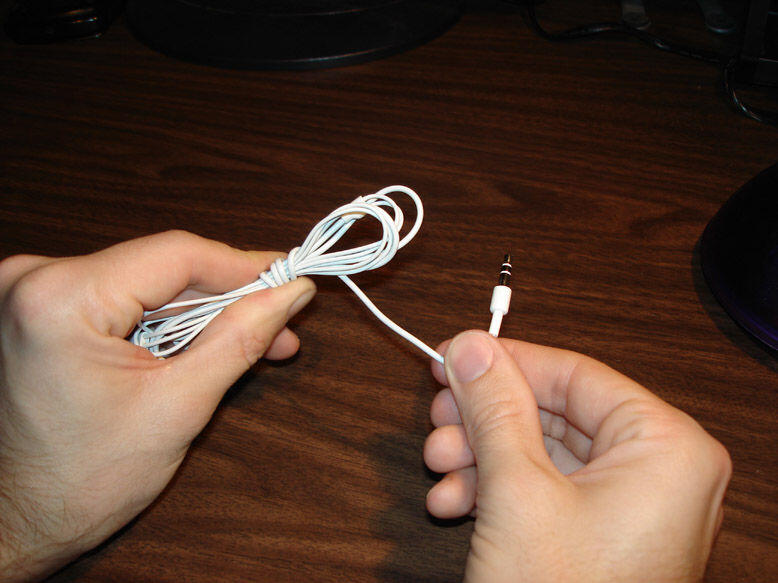 (( TIPS MENGGULUNG EARPHONE, SUPAYA AGAN BISA TETEP WARAS PAS MAU DENGERIN LAGU ))