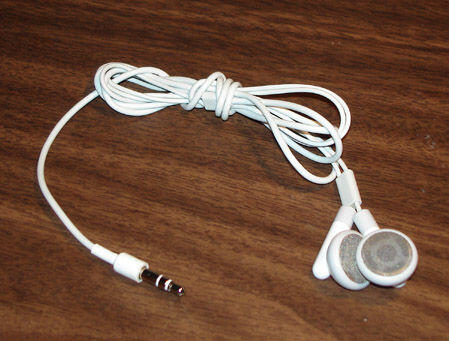 (( TIPS MENGGULUNG EARPHONE, SUPAYA AGAN BISA TETEP WARAS PAS MAU DENGERIN LAGU ))