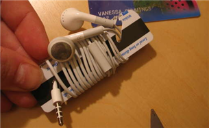 (( TIPS MENGGULUNG EARPHONE, SUPAYA AGAN BISA TETEP WARAS PAS MAU DENGERIN LAGU ))
