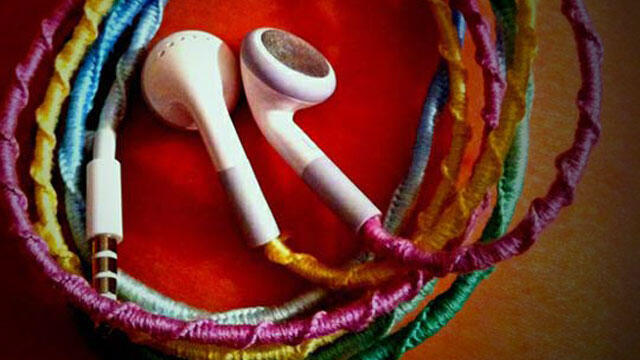 (( TIPS MENGGULUNG EARPHONE, SUPAYA AGAN BISA TETEP WARAS PAS MAU DENGERIN LAGU ))