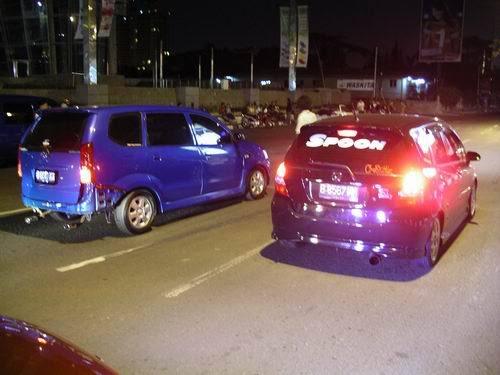 &#91;INFO&#93; &quot;Fast &amp; Furious&quot; di Jalan Asia Afrika DRAG MOBIL 