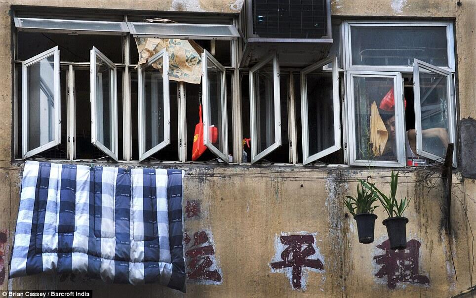 (MIRIS) Potret Salah Satu Sisi Kehidupan Kota Terkaya Dunia Di Hong Kong 