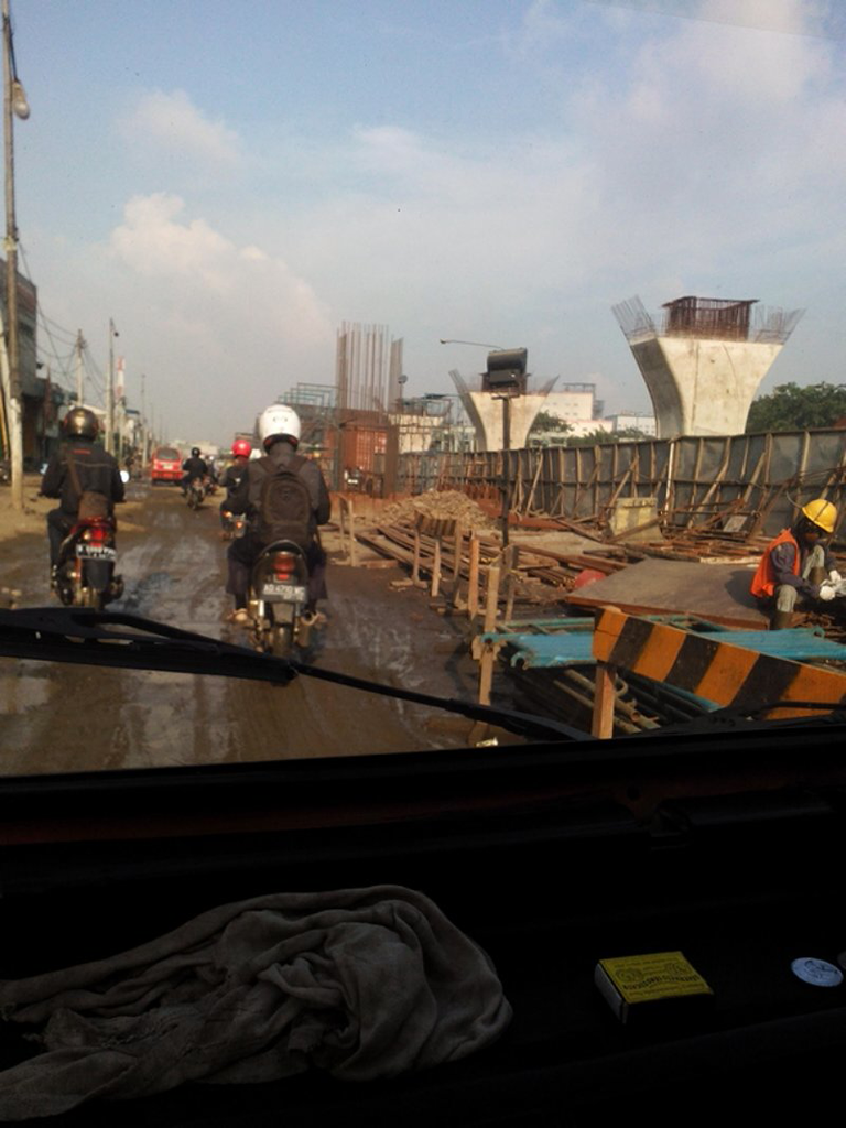 lalu lintas jakarta pagi hari penyebab stress