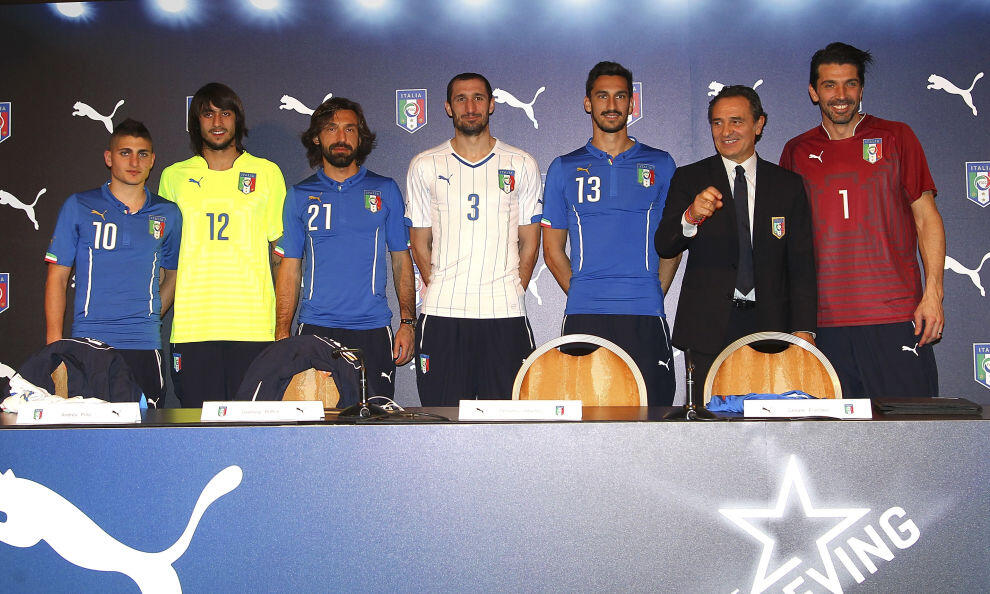 Jersey Timnas Italy World Cup 2014 udah launching gan! 